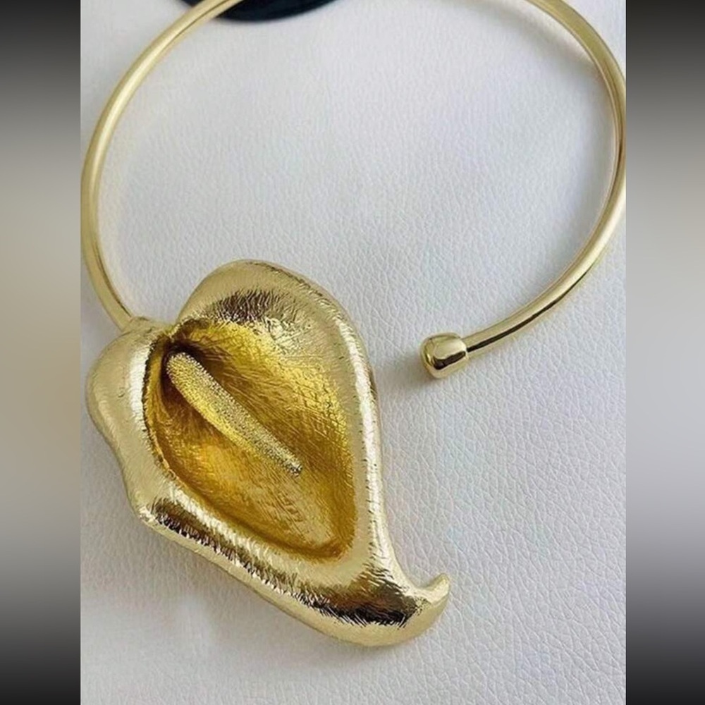 Zara Statement Gold Calla Lily Choker Necklace - Picture 4 of 12